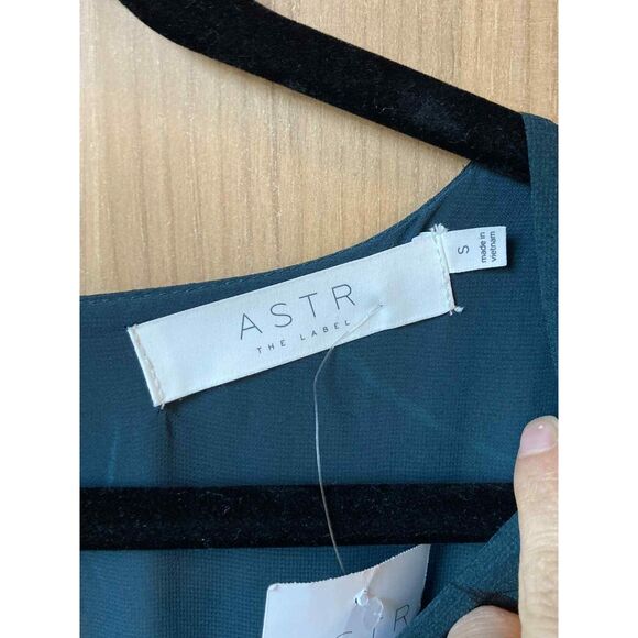 ASTR The Label | NWT Asymmetric Drop Waist Green Floral Mini Dress | Small - Picture 6 of 7